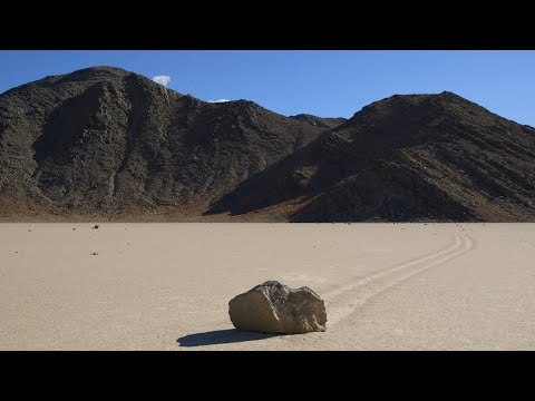 DEATH VALLEY | MOVING ROCKS ON RACETRACK PLAYA