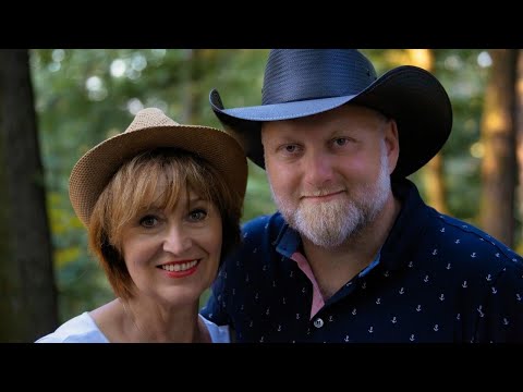 Petr Kocman & Petra Černocká - Dva klobouky (Lyrics video)