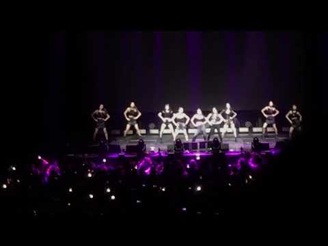 Peekaboo - Red Velvet (LIVE in Toronto)