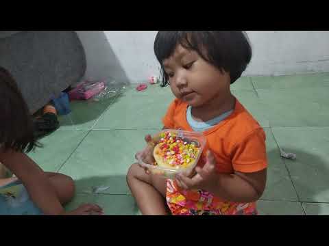 Ashima and khawla decorating the cake