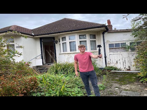 Episode 9 - 1936 Bungalow Renovation - Electrician / Plumber 1st Fix / Insulating / Plaster boarding
