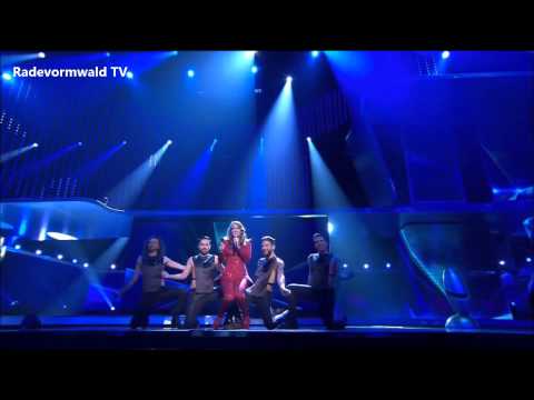 Kebekus parodiert Helene Fischer  Atemlos