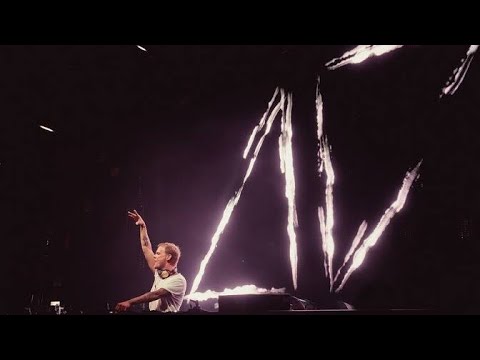 Avicii - Levels Vs Levels [Skrillex Remix] Vs Levels [W & W Remix] (Bryan Walker Edit)