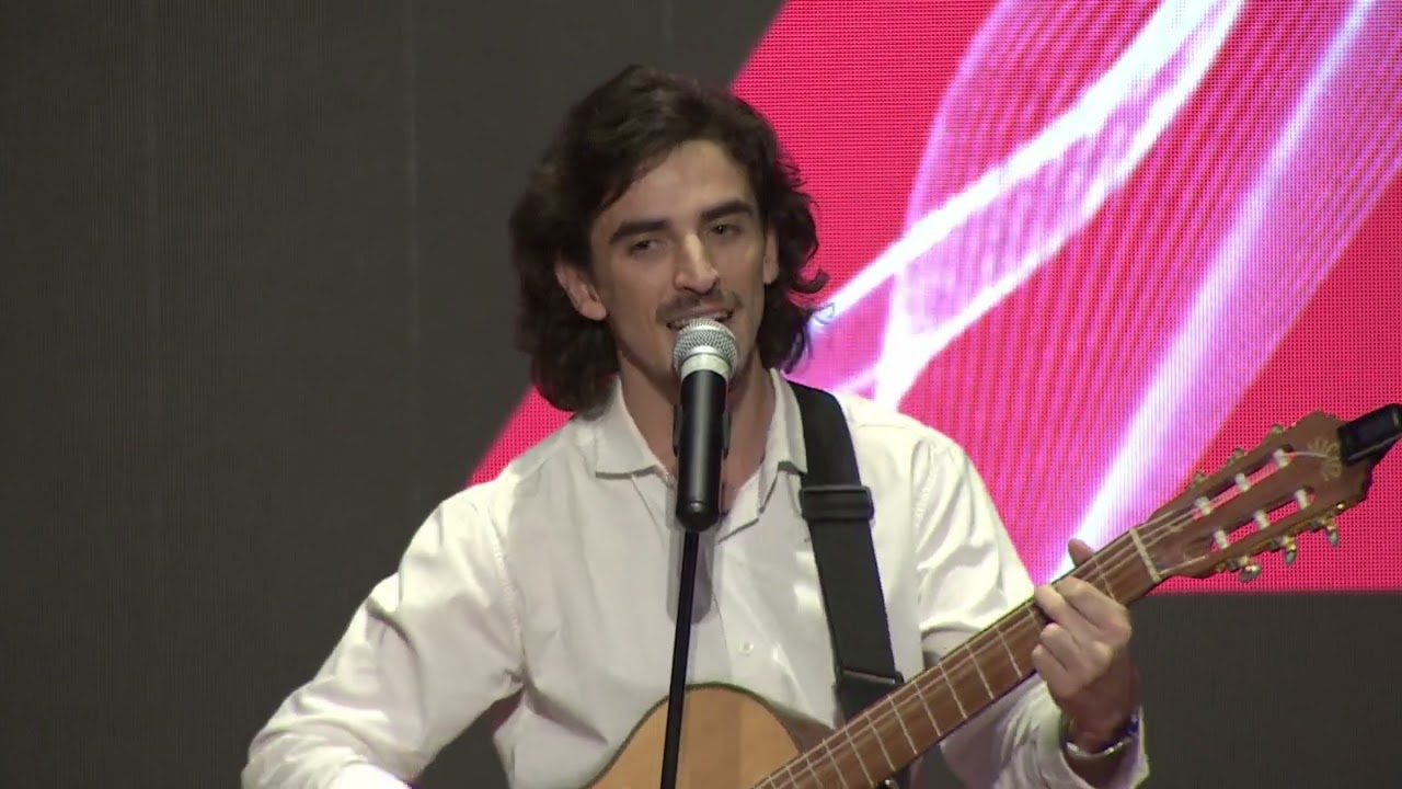 La emoción hecha canción | Iván Horrocks | TEDxUTNCórdoba