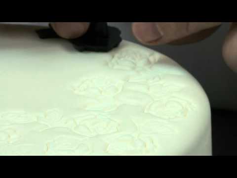 Embossing Cakes for a Dramatic Effect