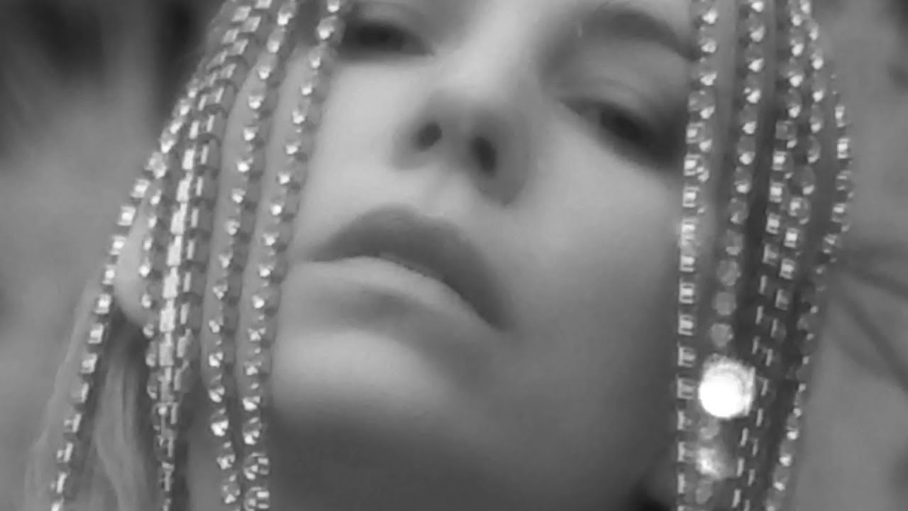 Skylar Grey — Show Me Where It Hurts