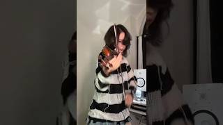 Download lagu Judas mp3 Download lagu Judas mp3