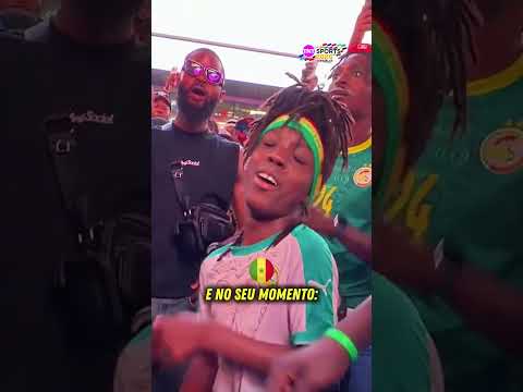 O GAROTINHO COMANDOU A FESTA DA TORCIDA SENEGALESA! #shorts
