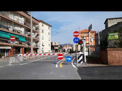 Spoorwegovergang Pietra Ligure (I)//Railroad crossing//Passaggio a livello