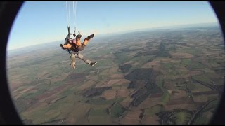 preview picture of video 'Steven Cairneys Big Skydive'