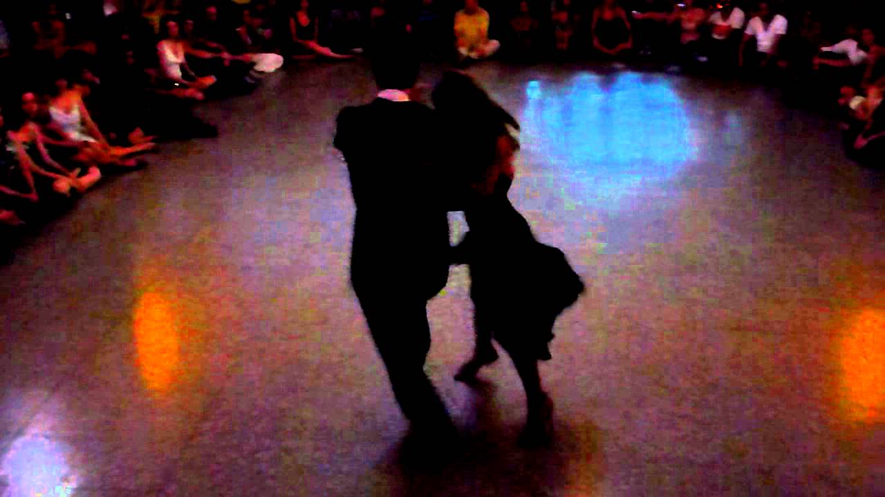 Soledad Larretapia y Ricardo Biggieri (1) en El Motivo Tango