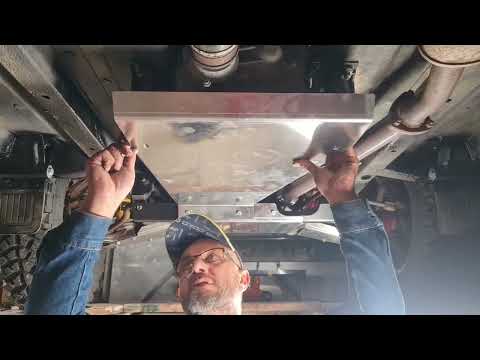 Lada Niva, Einbau des Unterfahrschutzes WFT