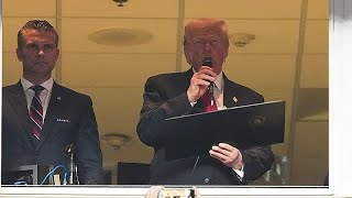 Bejubelt und ausgebuht: Trump erster amtierender US-Präsident bei Regular-Season-NFL-Spiel seit 1978