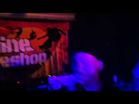 Pyskaty- Jestem (część) live LOG IN TO CZIKONDA (Wrocław 13.07.2012)