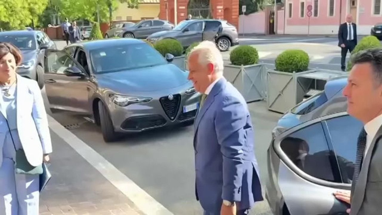 Piantedosi visita sale operative Carabinieri e Guardia di Finanza
