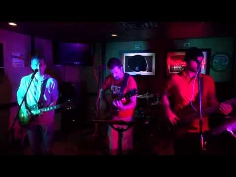 The Troubadours Perform Roses are Free