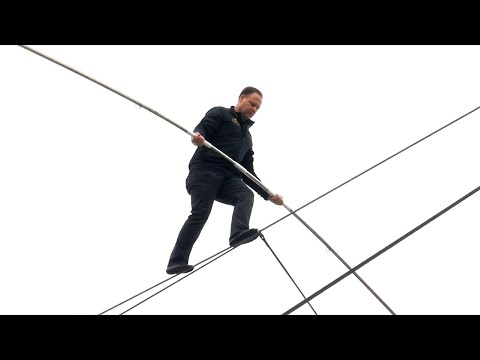 Nik Wallenda Thrills Crowd With High-Wire Act