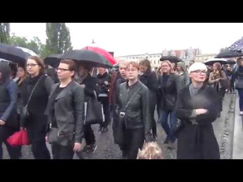 Przemarsz uczestniczek ,,czarnego protestu"