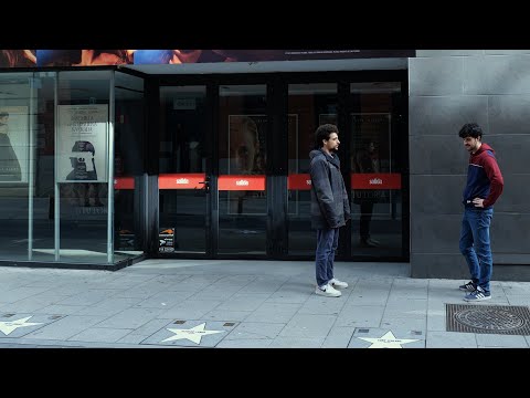 Está detrás de mí