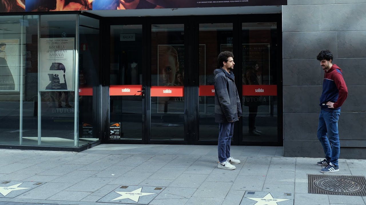 Está detrás de mí