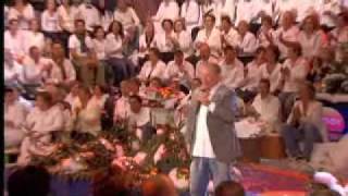 Paul de Leeuw met virtuele Andre Hazes - Uit mijn Bol in Moo