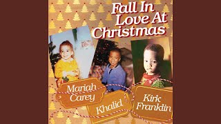 Kadr z teledysku Fall In Love At Christmas tekst piosenki Mariah Carey feat. Khalid & Kirk Franklin