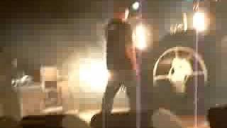 fabri fibra concerto donnafugata tu così bella non ce l&#39;hai e su le mani