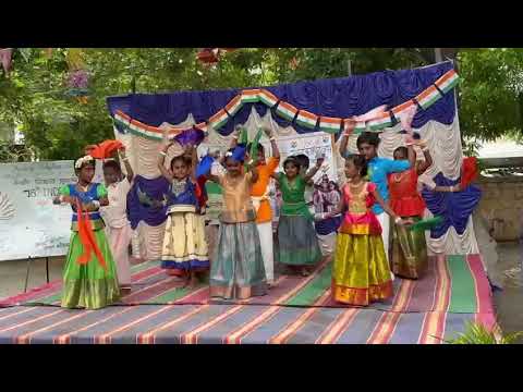 पहली कक्षा के बच्चों द्वारा स्वतंत्रता दिवस पर नृत्य