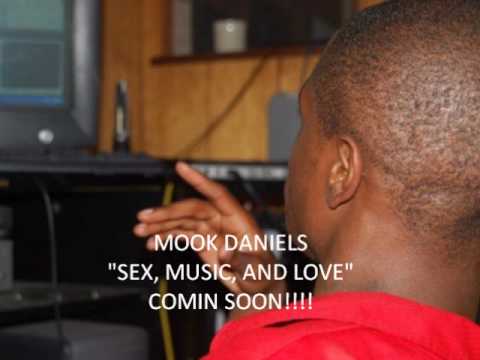 ROXY REYNOLDS DANCING TO MOOK DANIELS-TAKE U HOME