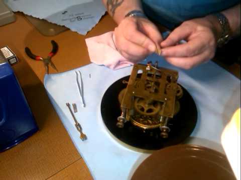 Pendelfeder im Uhrwerk ersetzt