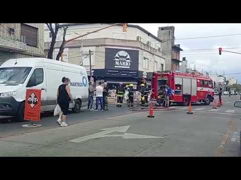 Avellaneda operarios de COSUGAS rompen caño de gas en Wilde