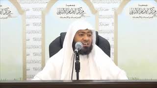 صورة الشيخ الألباني يشرح كتاب التوحيد في دمشق.