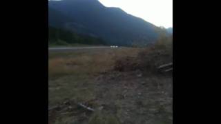 preview picture of video 'Mooney M20E C-FPXG Landing Kaslo BC Aug 2011'