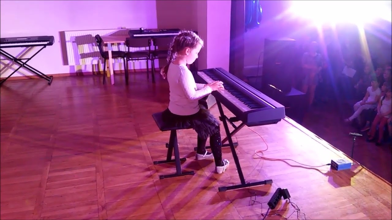 Występ Mai podczas pokazu talentów 2017