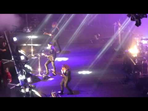 Arctic Monkeys - R U Mine? (Live 9th May 2014)