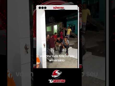 Aos 104 anos, idosa esbanja alegria em festa de aniversário e viraliza