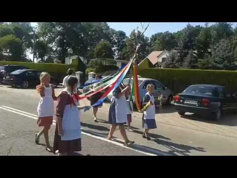 Dzieci na dożynkach w Studzionce