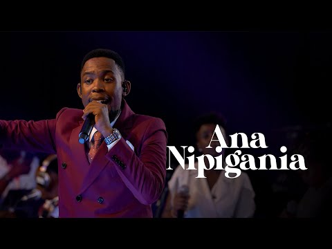 Johny Kavishe - Ananipigania (Official Live Video)