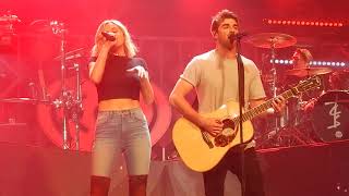 The Chainsmokers- This Feeling ft. Kelsea Ballerini (St. Paul Jingle Ball)
