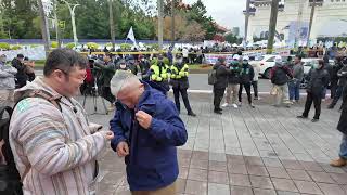 Re: [問卦] 今天一直跟在四叉貓旁邊那個人是誰啊