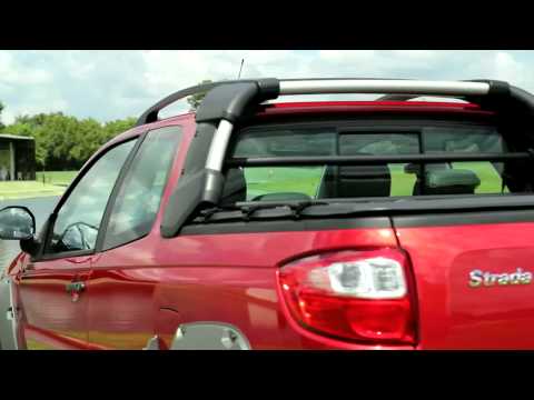 Vrum tests the innovative Fiat Strada Adventure with three doors