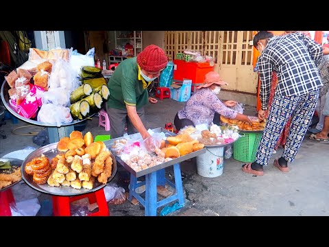 Breakfast Market for Garment Factory Workers on Veng Sreng Boulevard, Phnom Penh