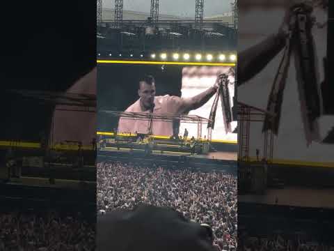 Big Dan Burn & Sam Fender raise the Carabao Cup at St James’ Park Night 3 #toon #nufc