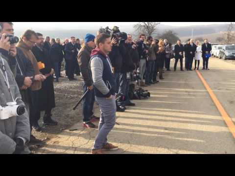 Poklopanie základného kameňa D1 Budimír - Bidovce