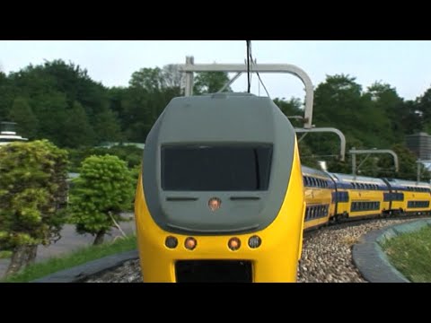 Die Modelleisenbahn im Freizeitpark Madurodam (Führerstandsmitfahrt mit der Miniatur Eisenbahn)