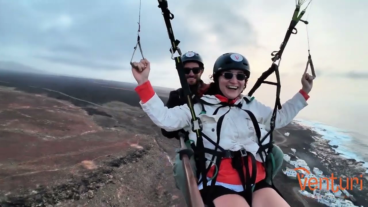Discovery Flight: tandem paragliding in Lanzarote