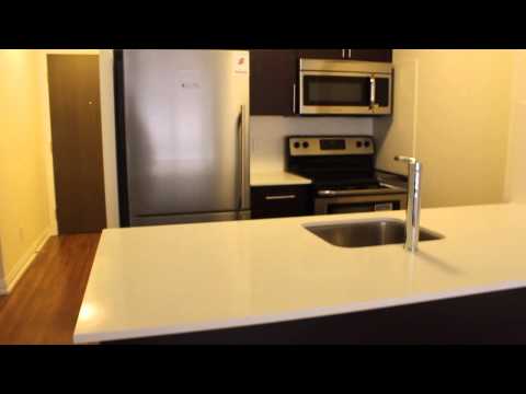 305 Roehampton 1 bedroom + Den 1 bath 1G1