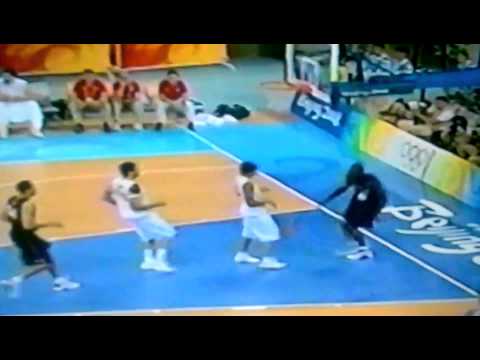 Kobe takes Jason Kidd lead pass for reverse