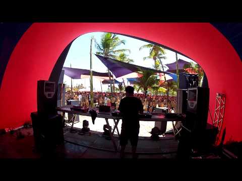 Lucas Magalhaes @ Universo Paralello Festival - UPClub Stage / Pratigi Beach, Bahia BR [29.12.2013]