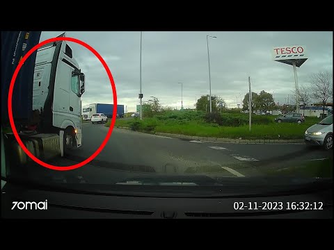 Tanulóautóra húzta a kormányt egy nyergesvontató vezetője a Zanati úti körforgalomban, Szombathelyen